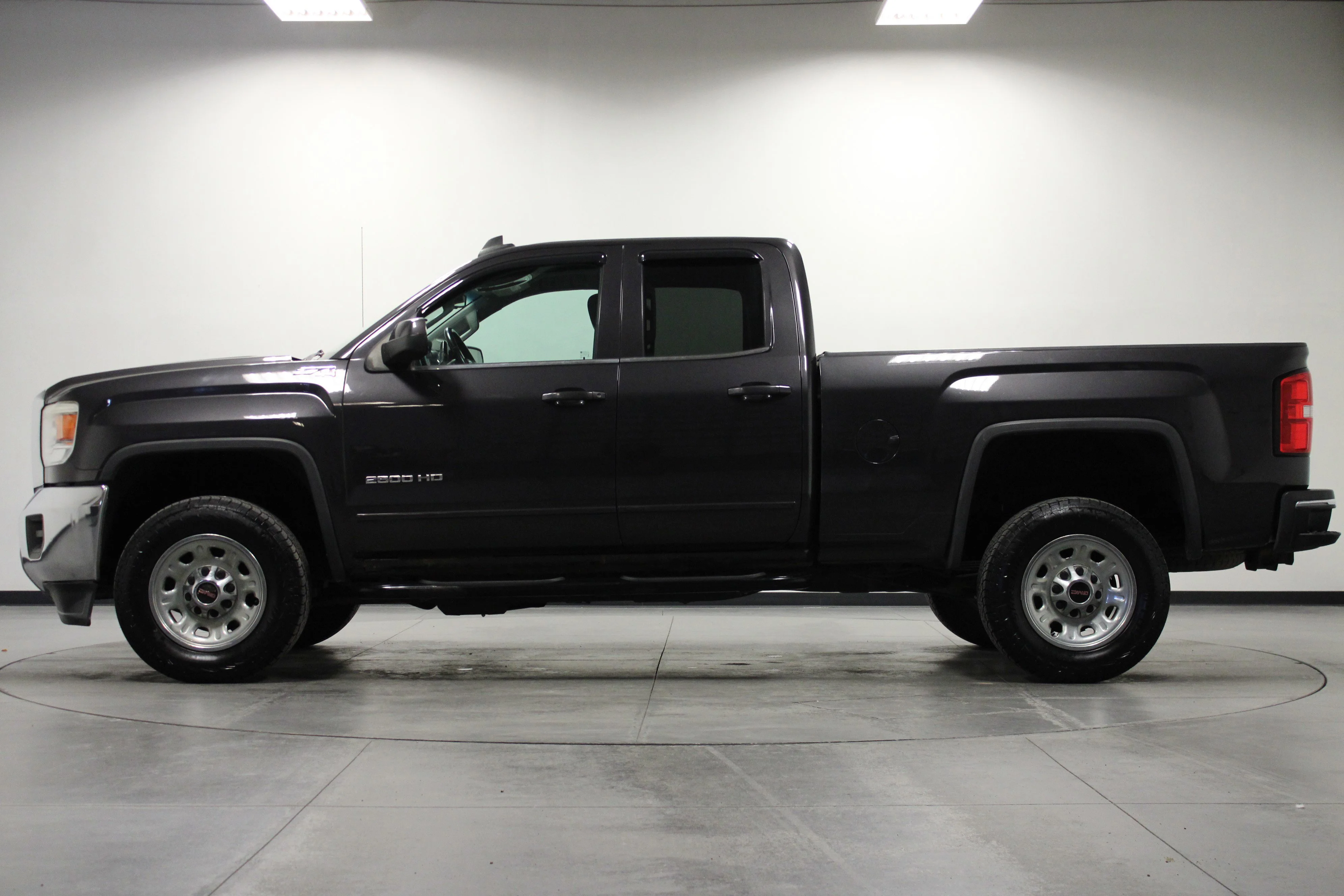 Used 2015 Iridium Metallic GMC SLE image 7