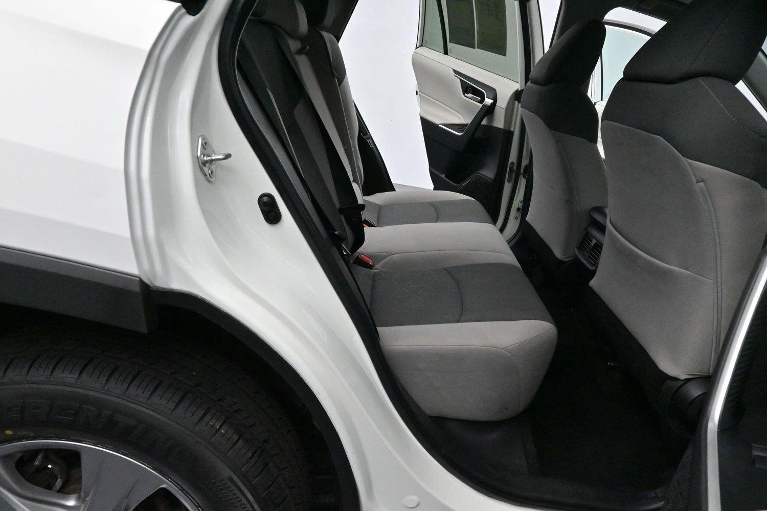 Used 2022 White Toyota XLE image 33