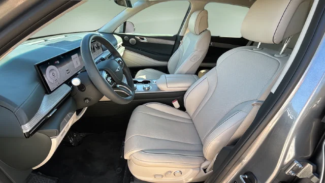 Used 2026 Silver Genesis 2.5T Advanced image 18