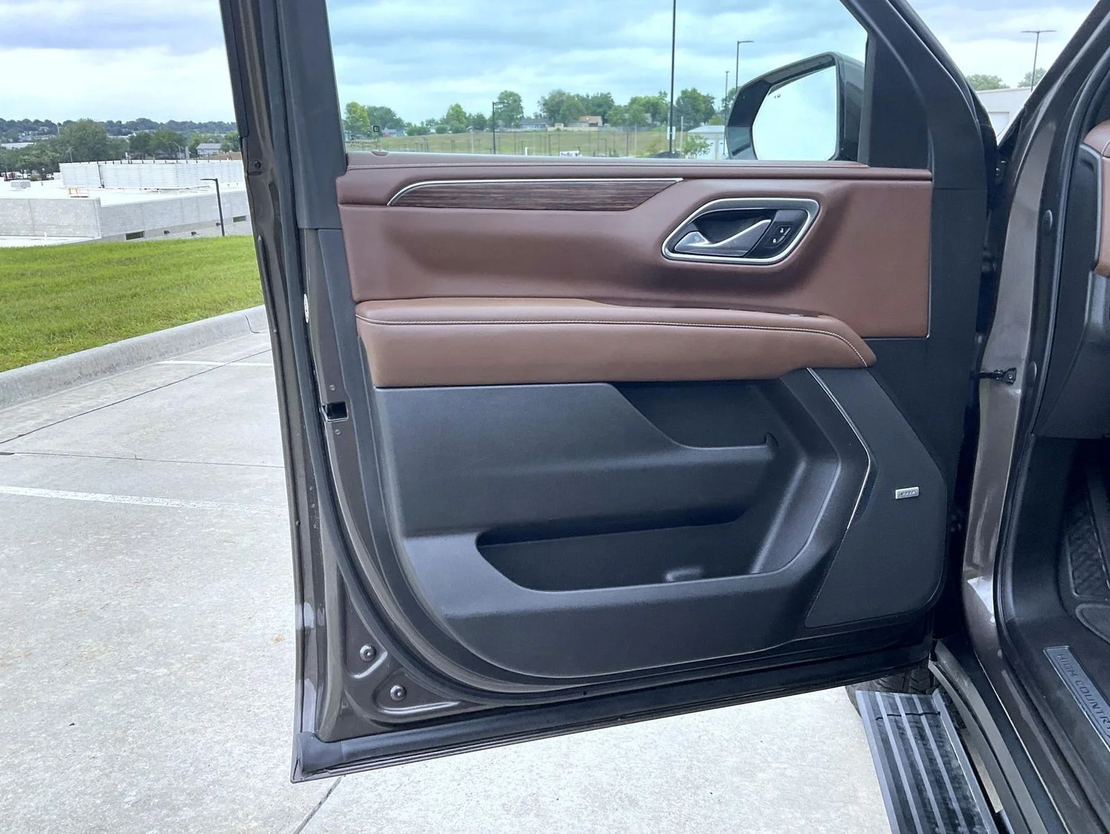 Used 2021 Gray Chevrolet High Country image 10