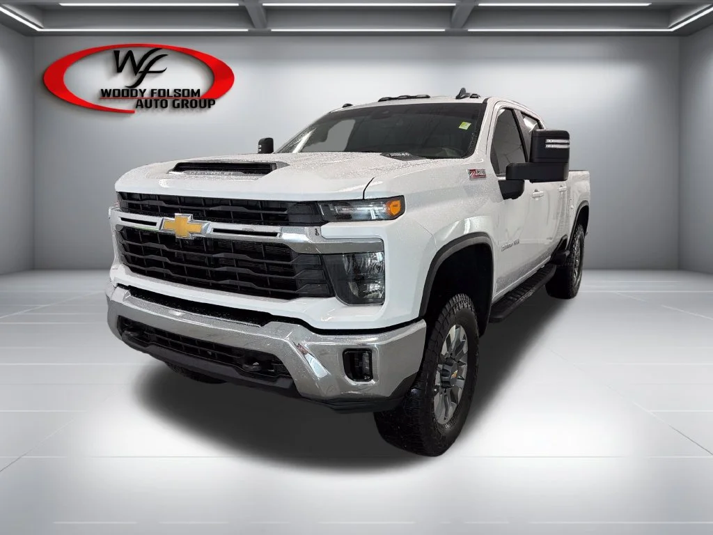 Used 2024 White Chevrolet LT image 3