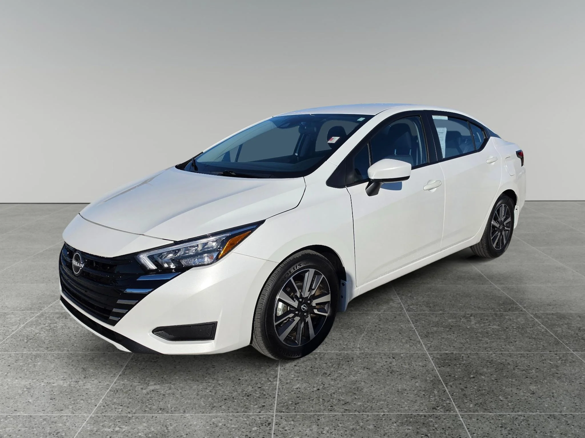 Used 2025 Aspen White Tricoat Nissan SV image 1