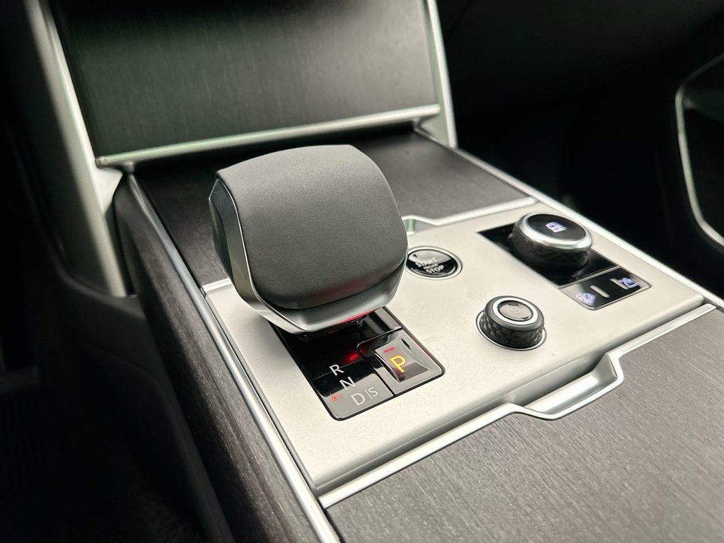 New 2027 Santorini Black Land Rover SE image 12