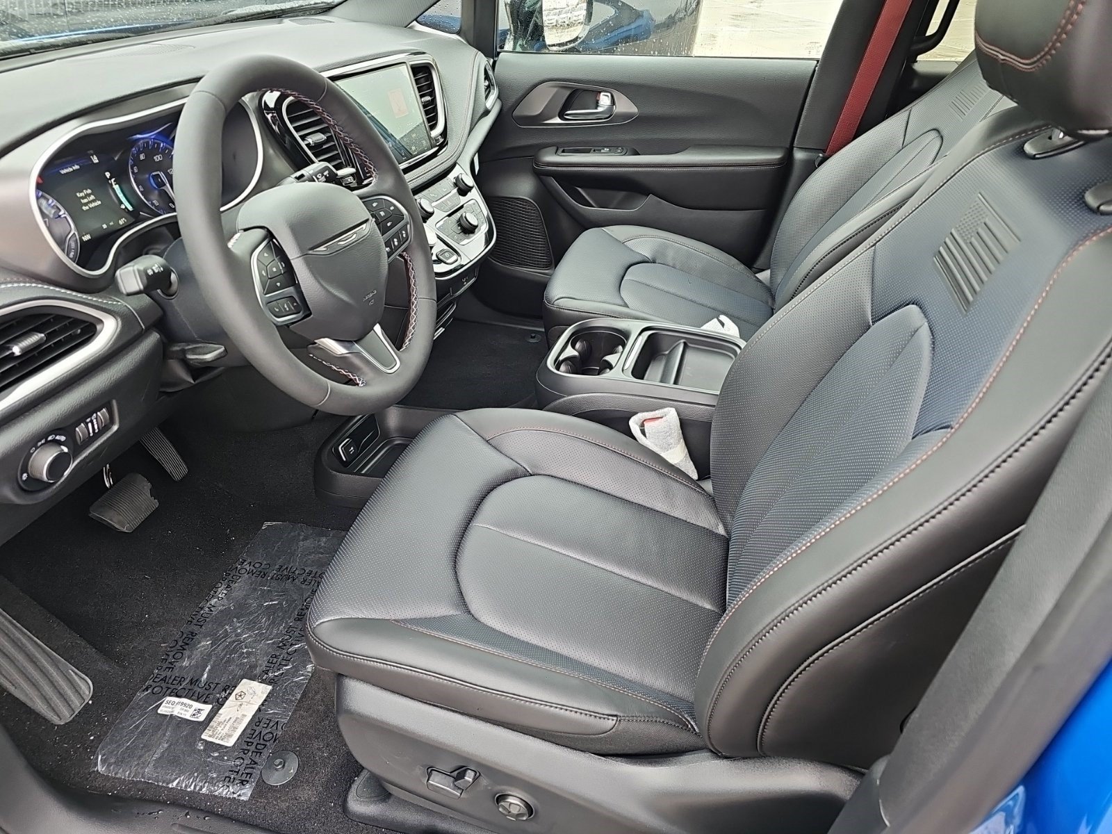 New 2027 Hydro Blue Pearlcoat Chrysler Select image 11