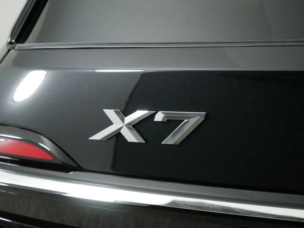 Used 2026 Black Sapphire Metallic BMW xDrive40i image 13