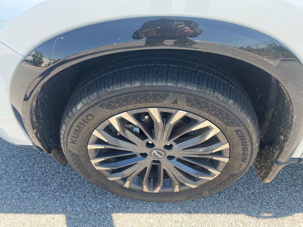 Certified Used 2025 White Nissan Platinum image 15