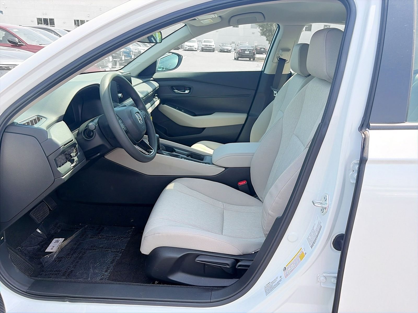 New 2026 Platinum White Pearl Honda LX image 4