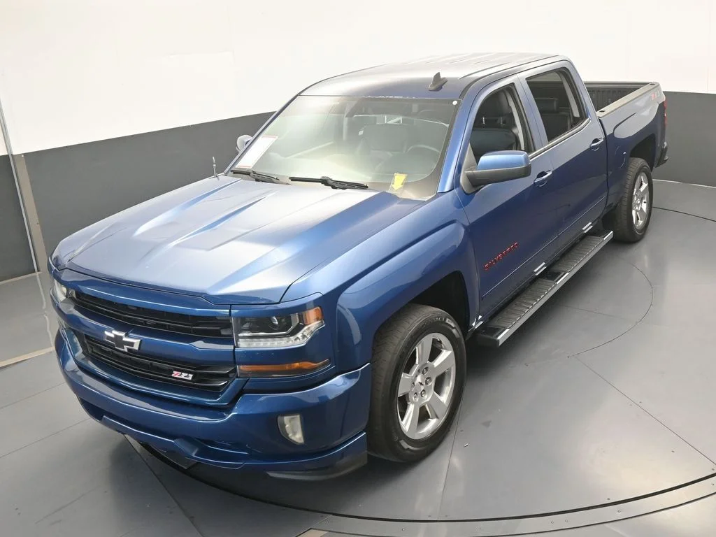 Used 2016 Deep Ocean Blue Metallic Chevrolet LT image 32