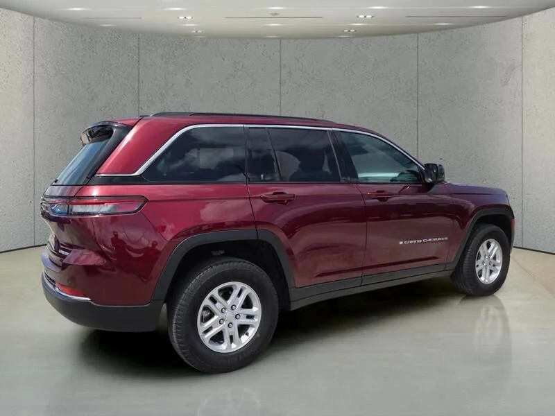 Certified Used 2024 Velvet Red Pearlcoat Jeep Laredo image 33
