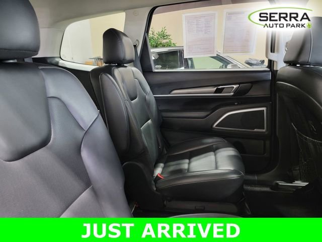 Used 2022 Black Kia S image 14