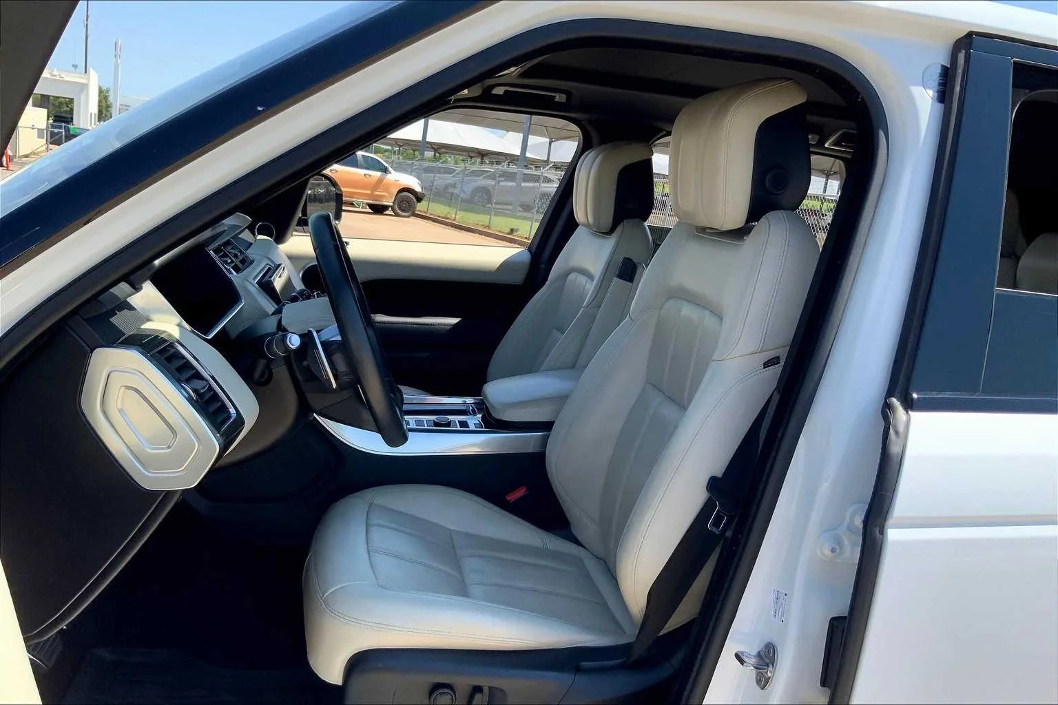 Used 2021 Fuji White Land Rover HSE Silver Edition image 16