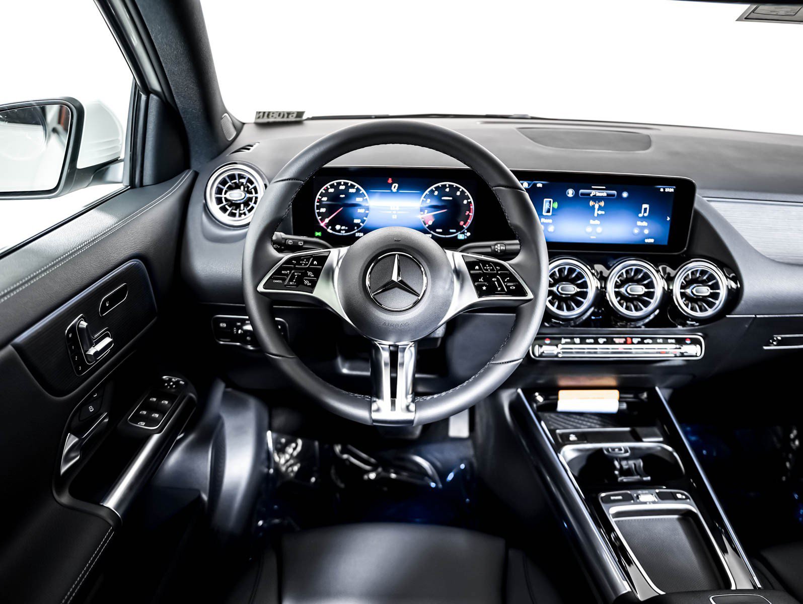 New 2026 Polar White Mercedes-Benz GLA 250 image 11