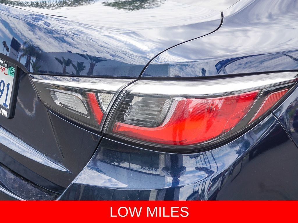 Used 2018 Black Toyota Base image 7