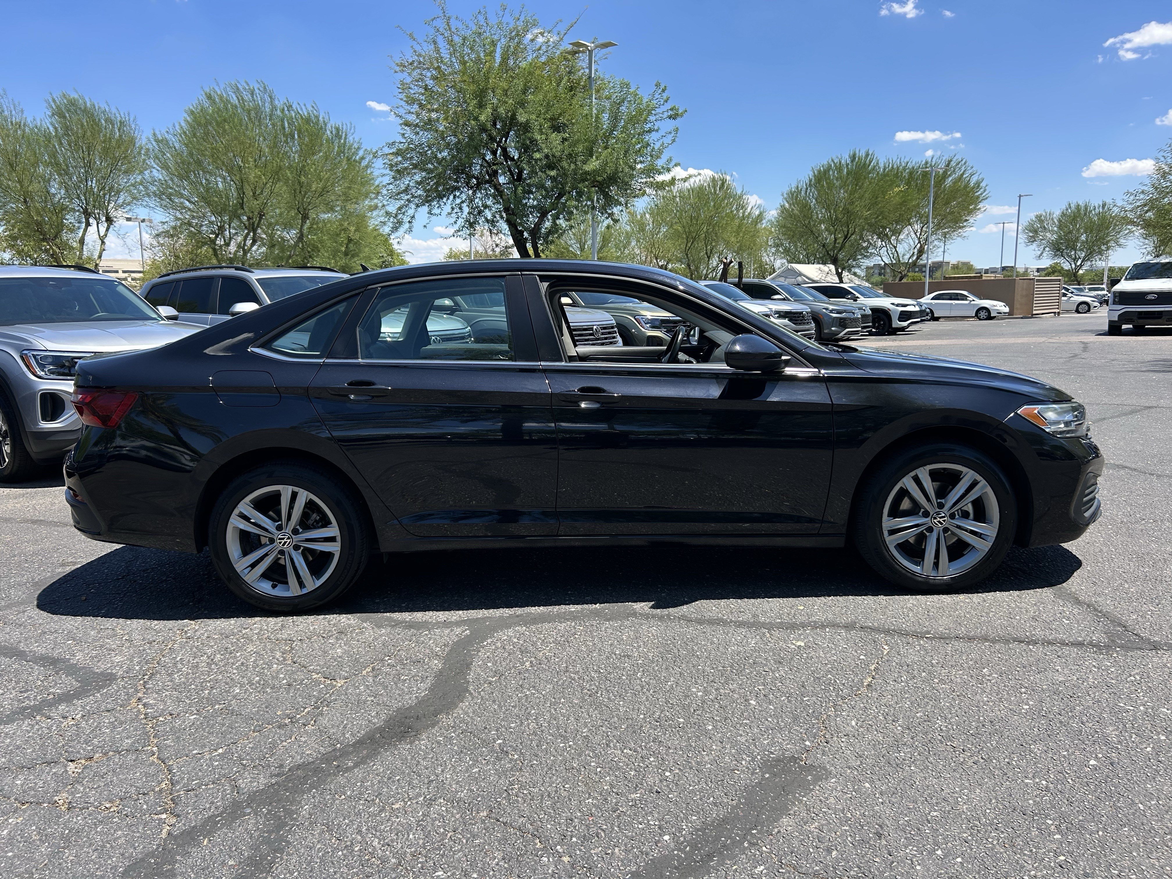 Used 2024 Black Volkswagen SE image 5