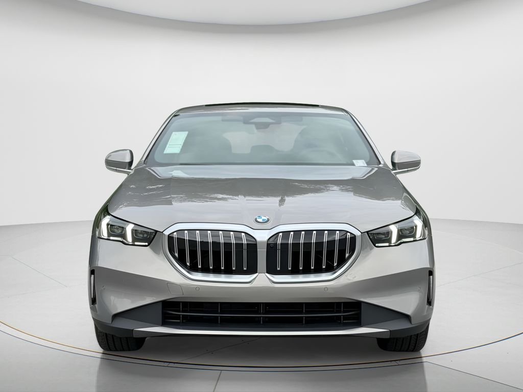 New 2027 Oxide Grey Metallic BMW 530i image 2