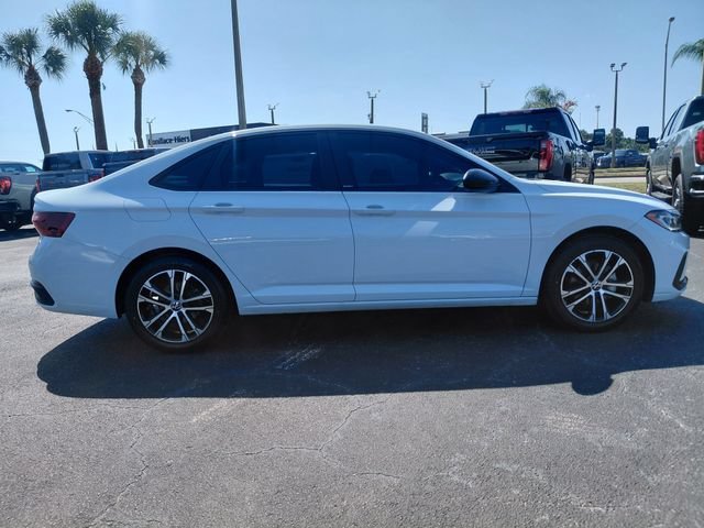 Used 2025 White Volkswagen Sport image 3