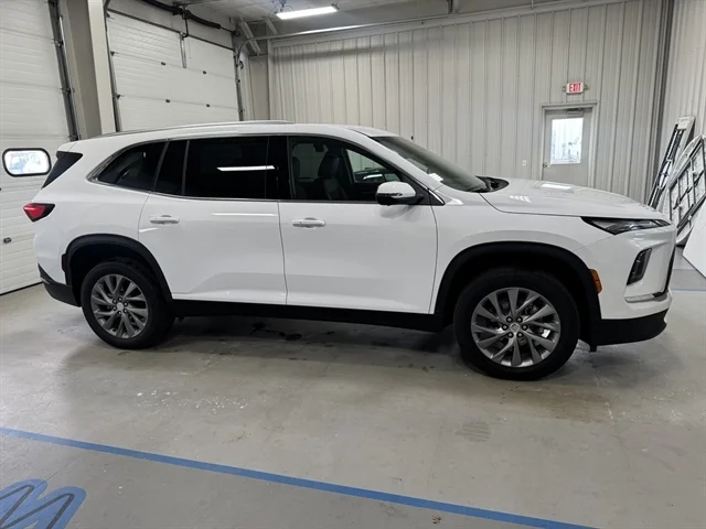 Used 2025 WHITE BUICK Preferred image 4