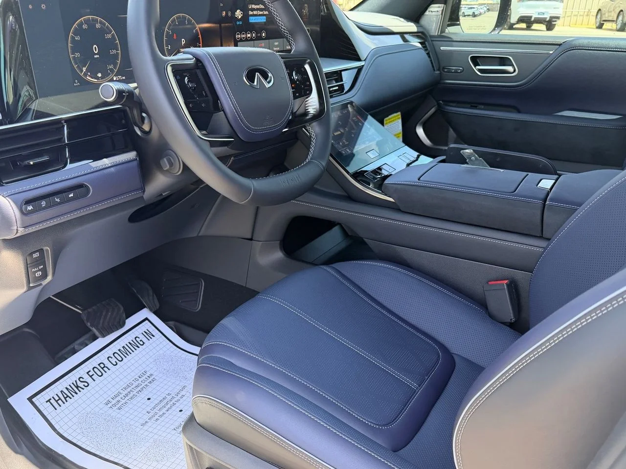 New 2027 2T RADIANT WHIT INFINITI Sport 4WD image 14