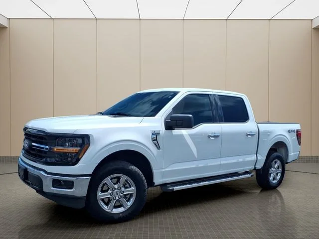 Used 2025 White Ford XLT image 2
