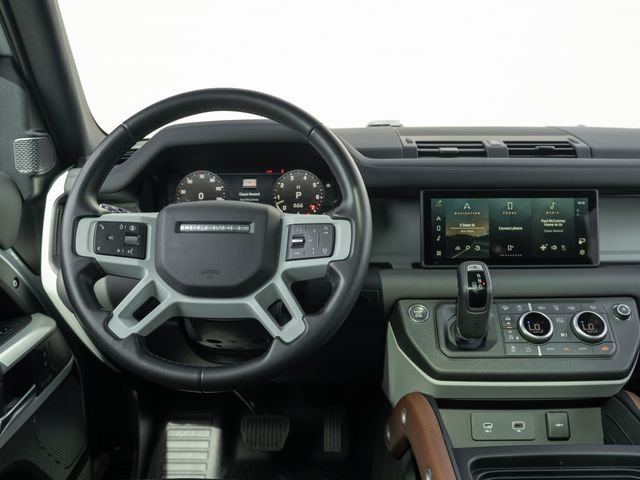 Used 2024  Land Rover SE image 22