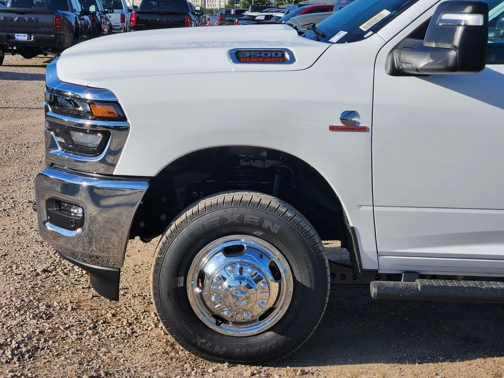 New 2026 Bright White Clear-Coat Exterior Paint RAM Tradesman image 8