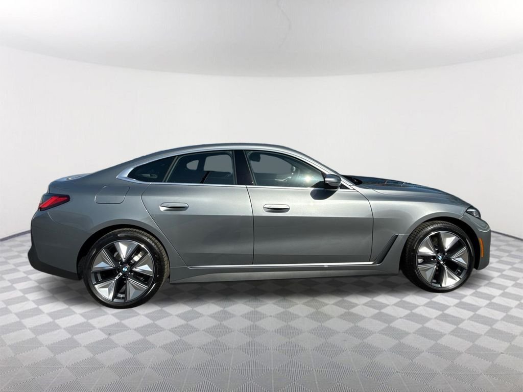 New 2026 Skyscraper Grey Metallic BMW eDrive40 image 3
