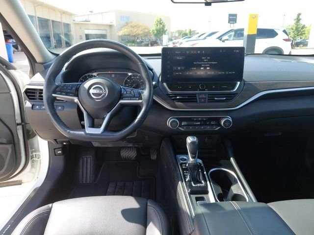 Used 2023 Pearl White Nissan 2.5 SL image 29