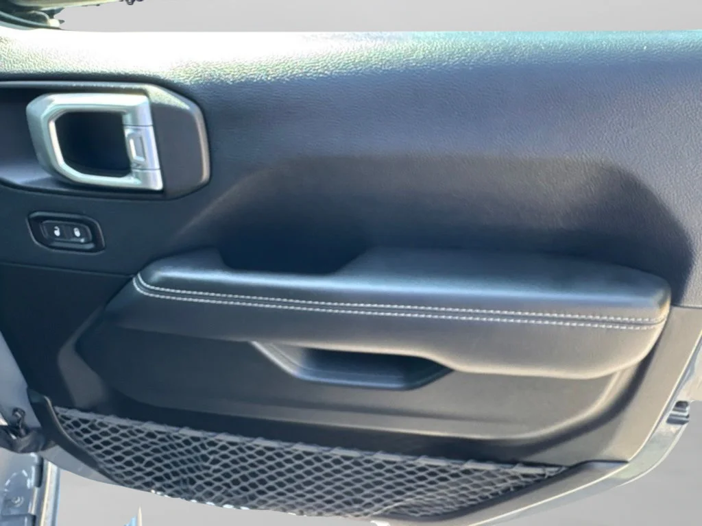 Used 2018 Sting-Gray Clearcoat Jeep Sahara image 37