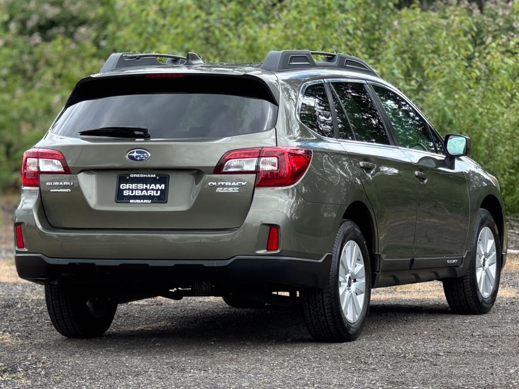 Used 2017 Wilderness Green Metallic Subaru 2.5i Premium image 6