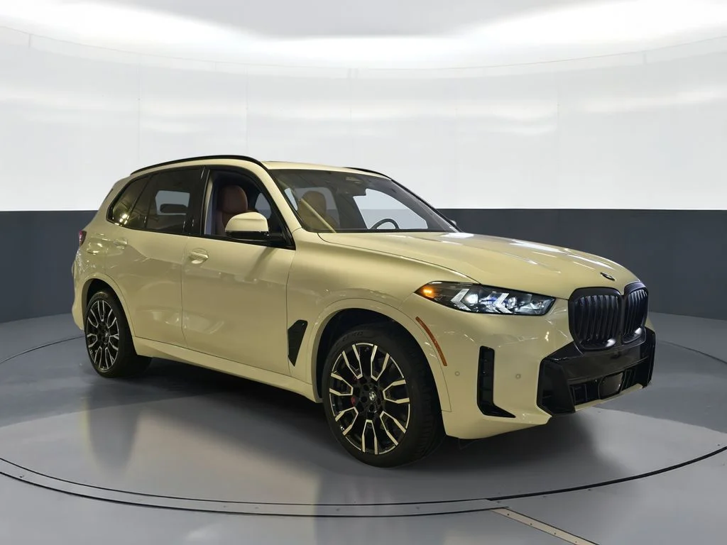 Used 2026 Alpine White BMW sDrive40i image 2