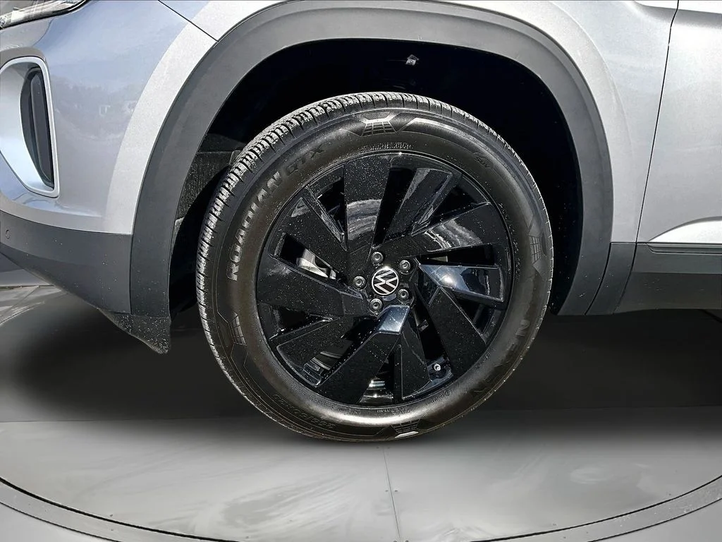 New 2026 Silver Volkswagen SE w/Technology image 12