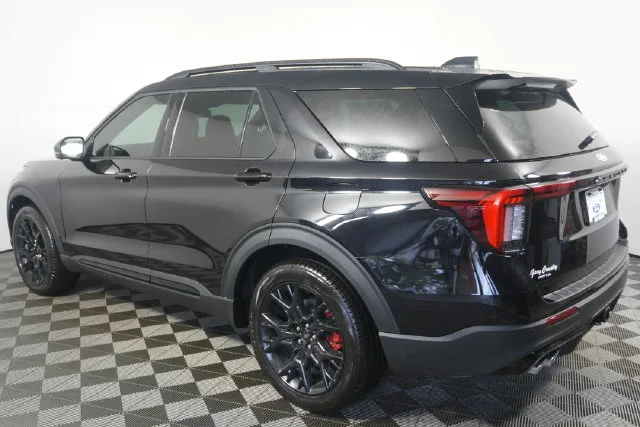 New 2027 Agate Black Metallic Ford ST image 22