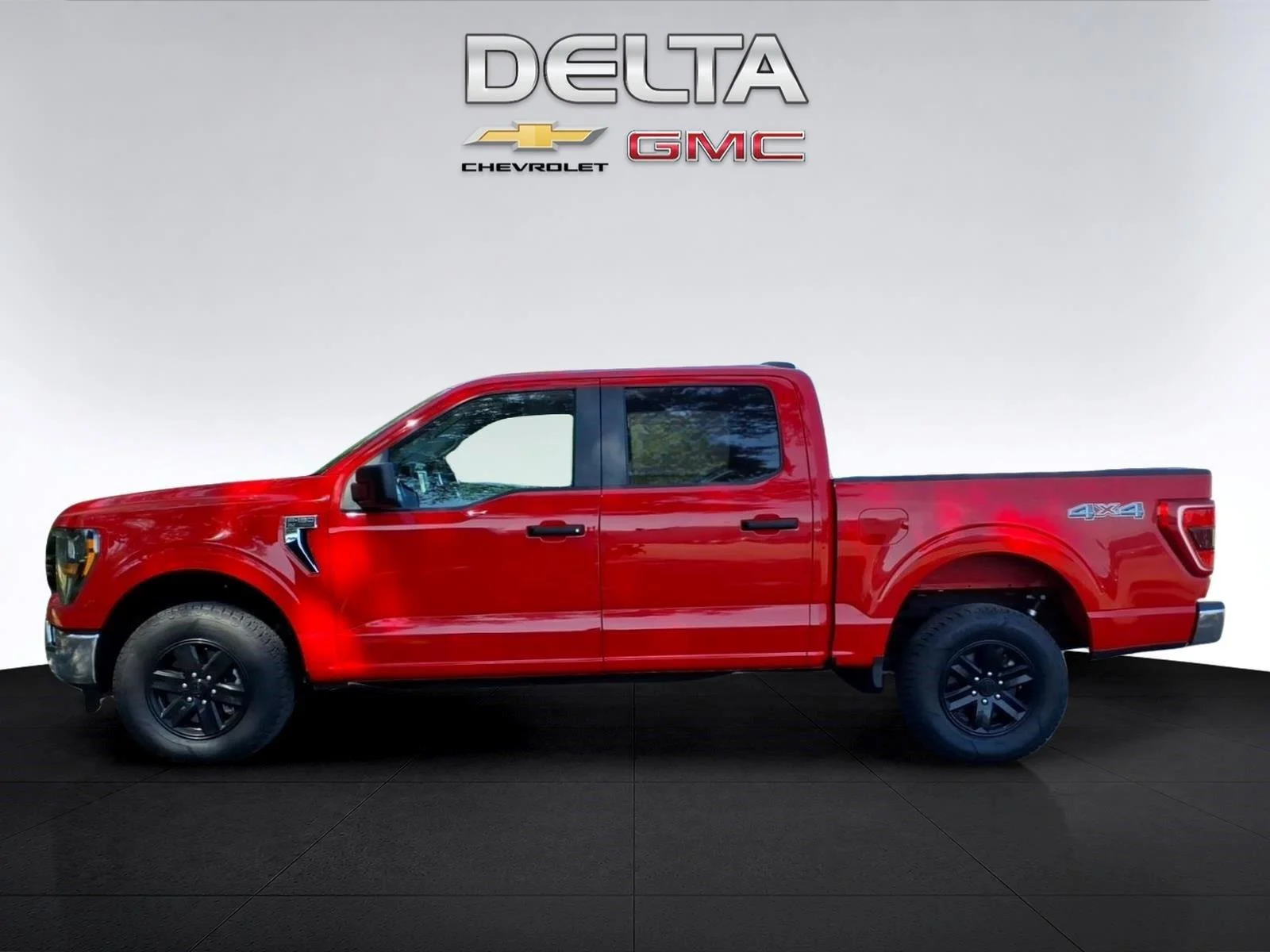 Used 2023  Ford XL image 2