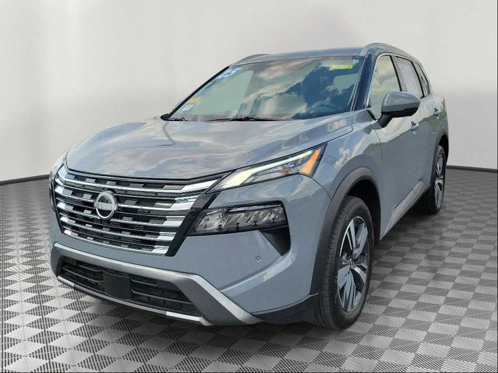 Used 2025 Boulder Gray Pearl Nissan SL image 2