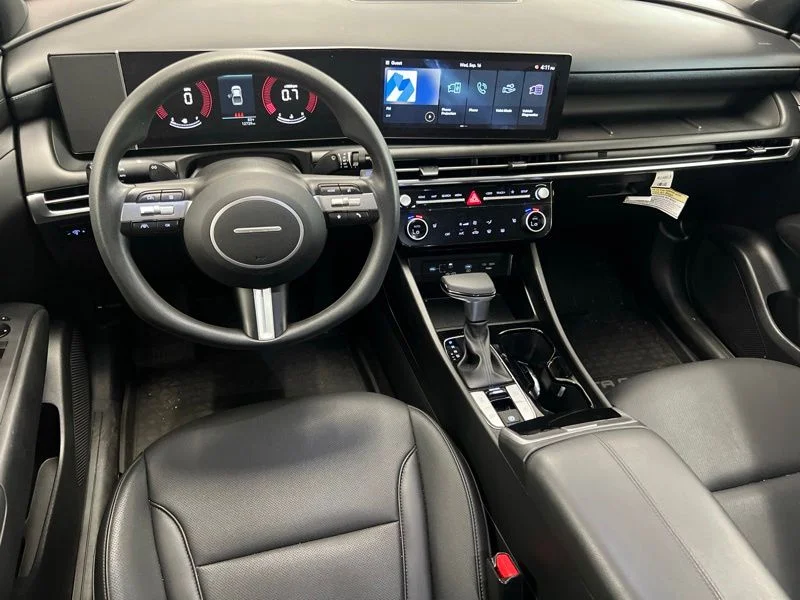 Used 2025 White Hyundai SEL image 29
