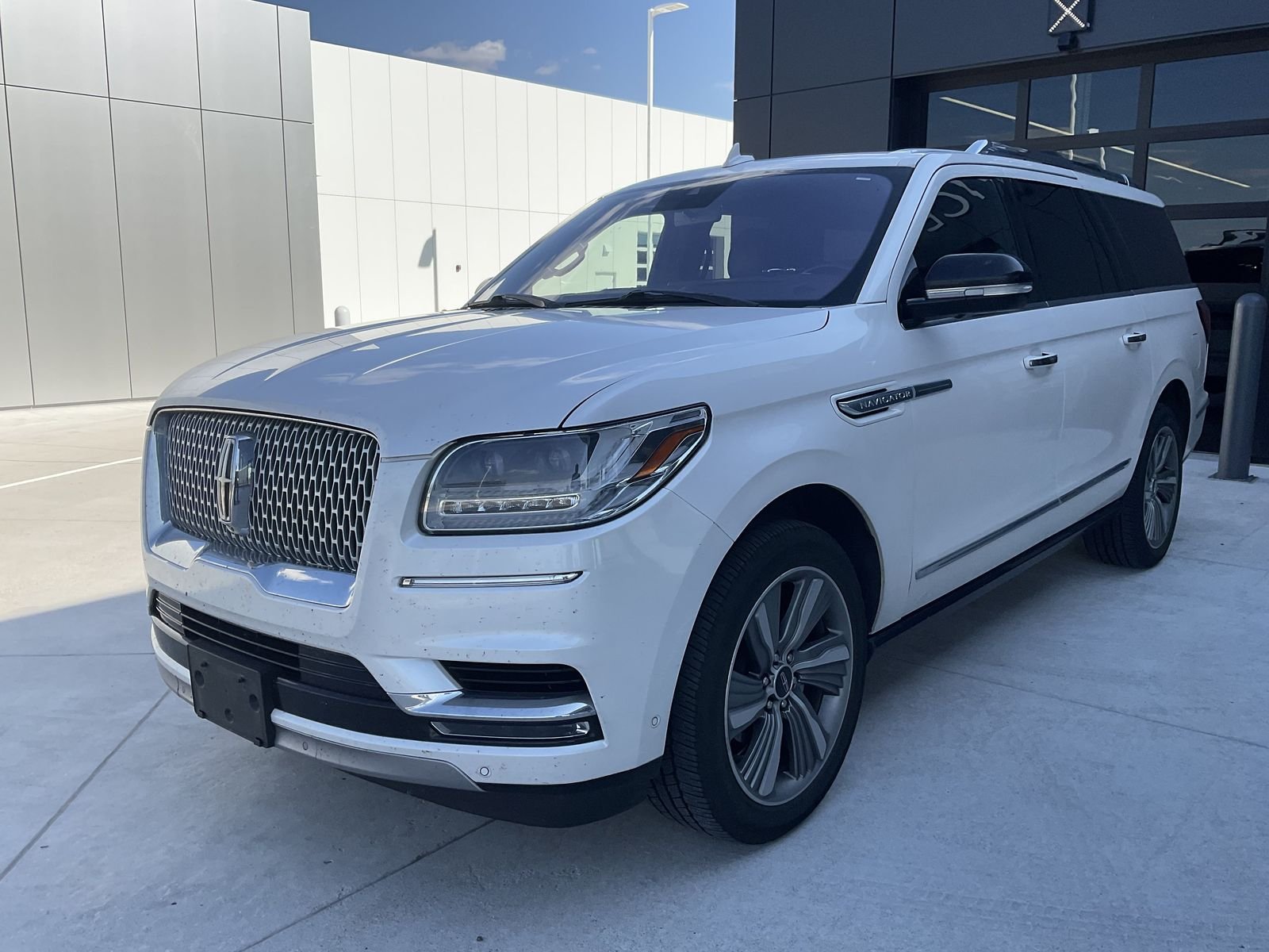 Used 2018 White Lincoln Reserve image 1