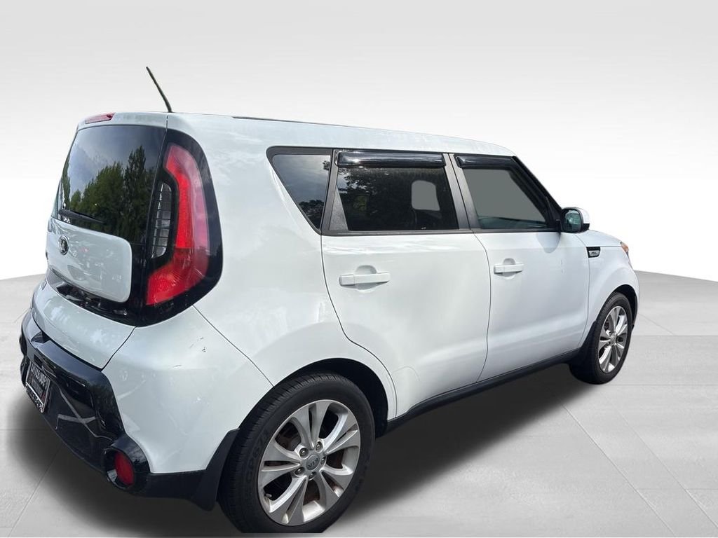 Used 2016 White Kia Plus image 9