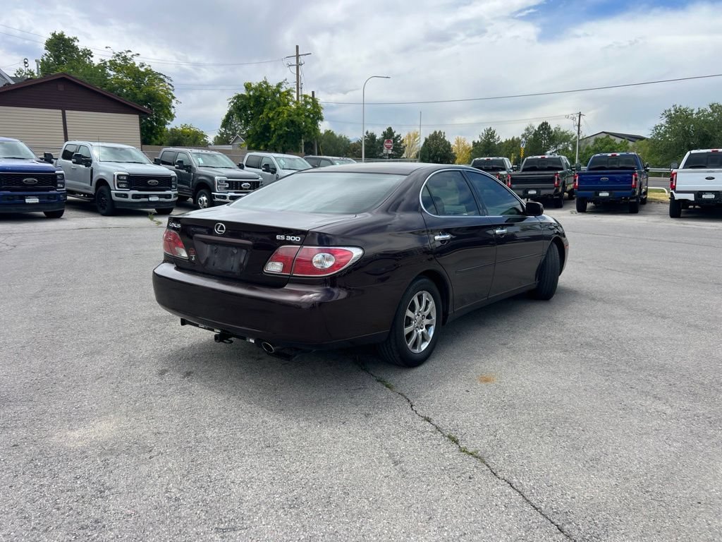 Used 2002  Lexus 300 image 5