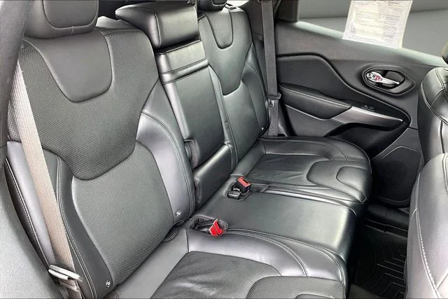 Used 2019 Velvet Red Pearlcoat Jeep Limited image 25