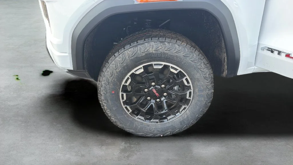 New 2026 Summit White GMC AT4 image 19