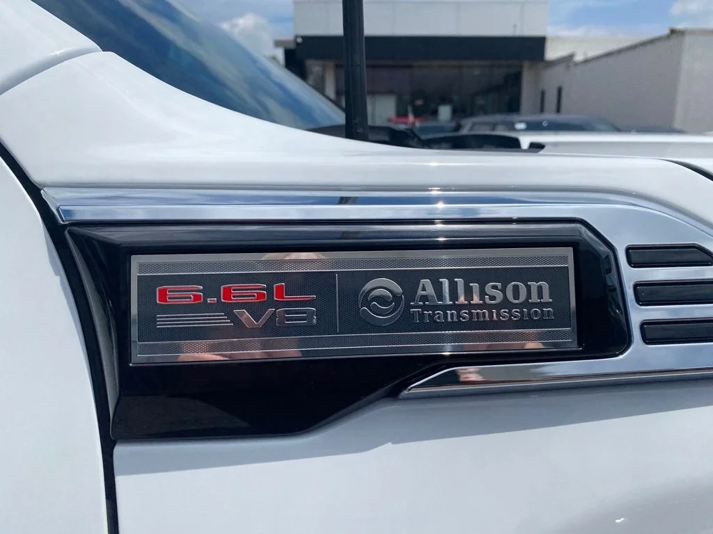 Used 2025 White GMC SLT image 34