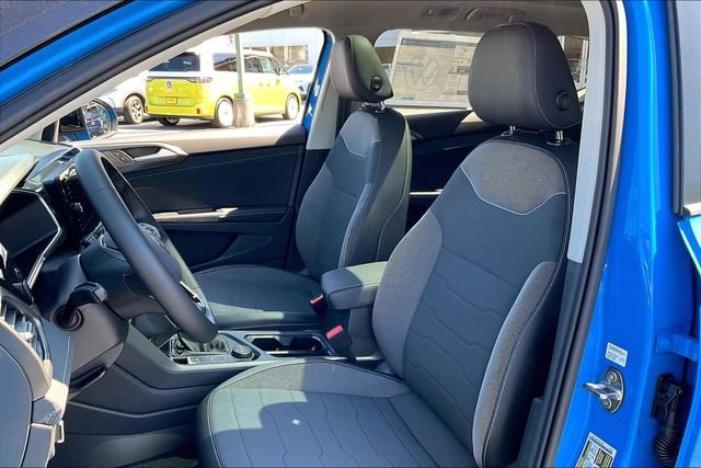 2025 Volkswagen Taos SE Black - Photo 11