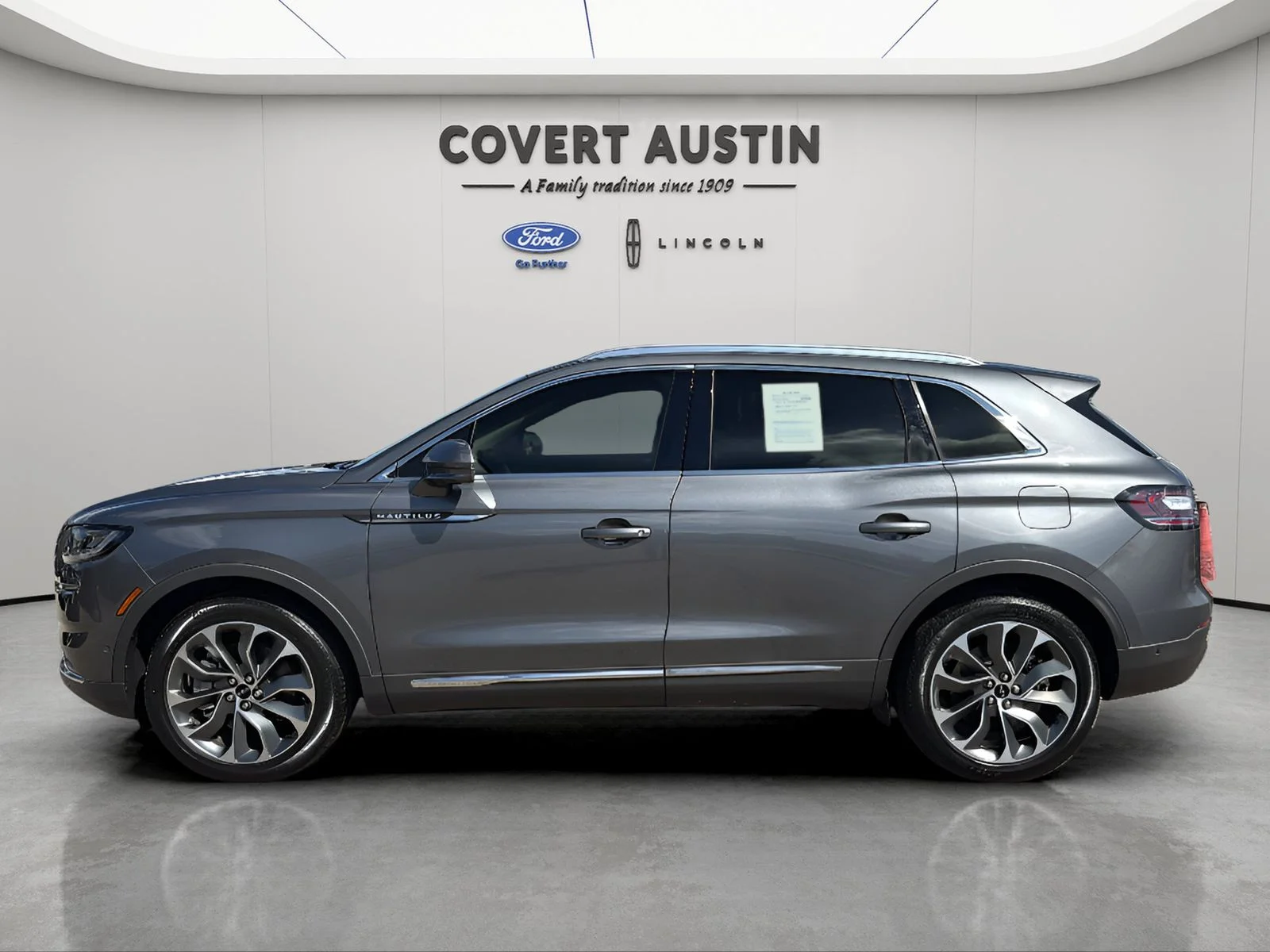 Used 2023 Gray Lincoln Reserve image 2