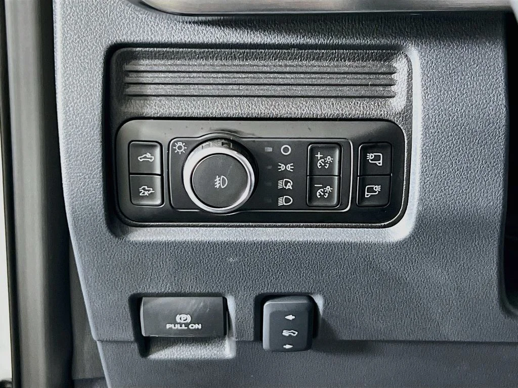 New 2026 Oxford White Ford Lariat image 19