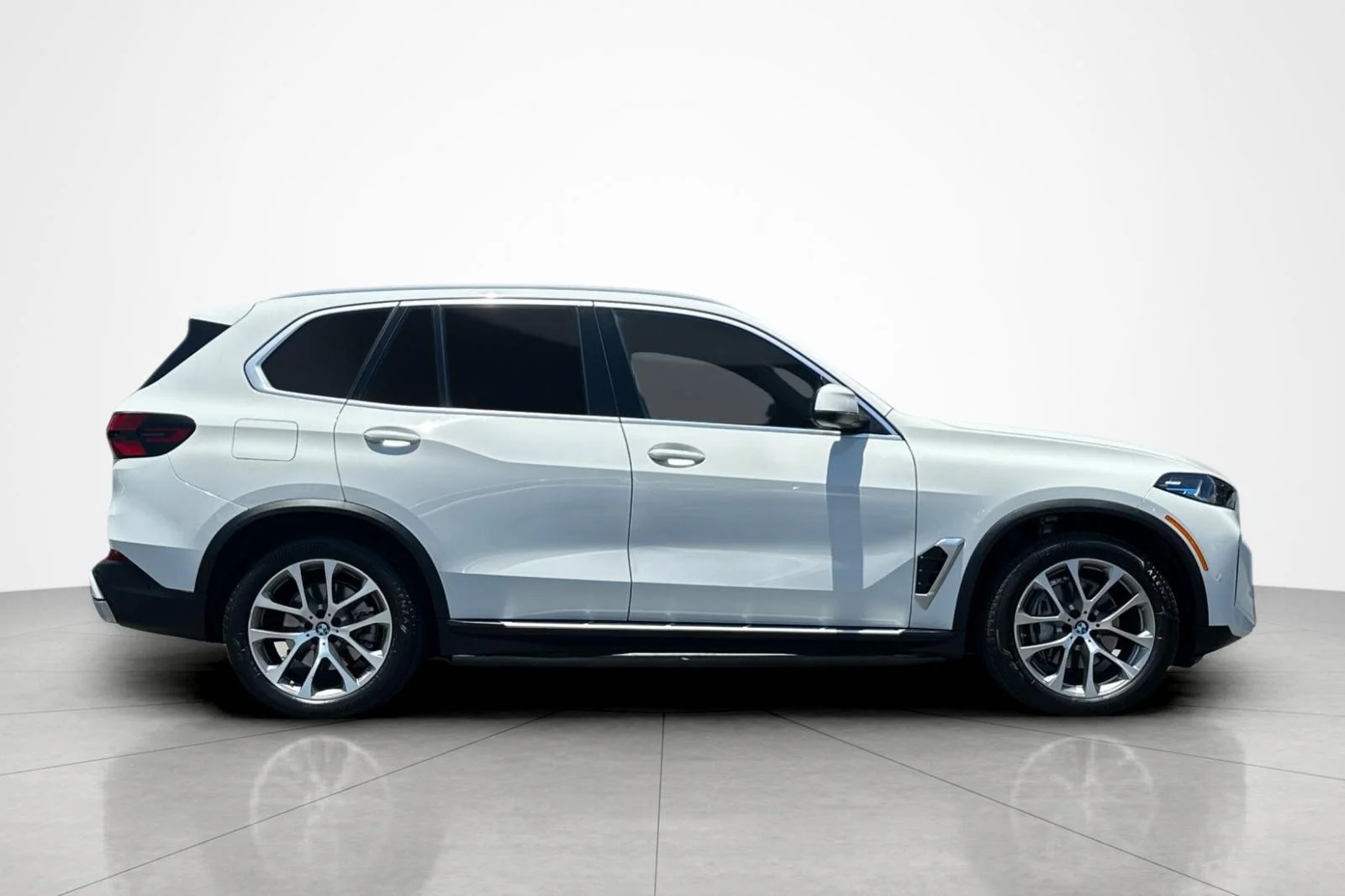 Certified Used 2024 Alpine White BMW sDrive40i image 6
