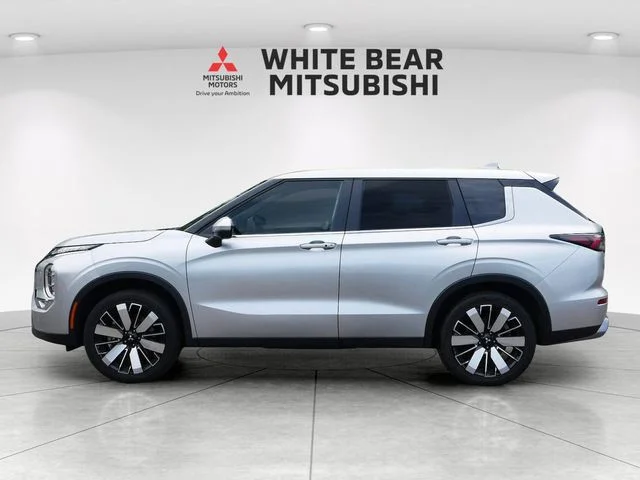 Certified Used 2025 Alloy Silver Metallic Mitsubishi SE image 3