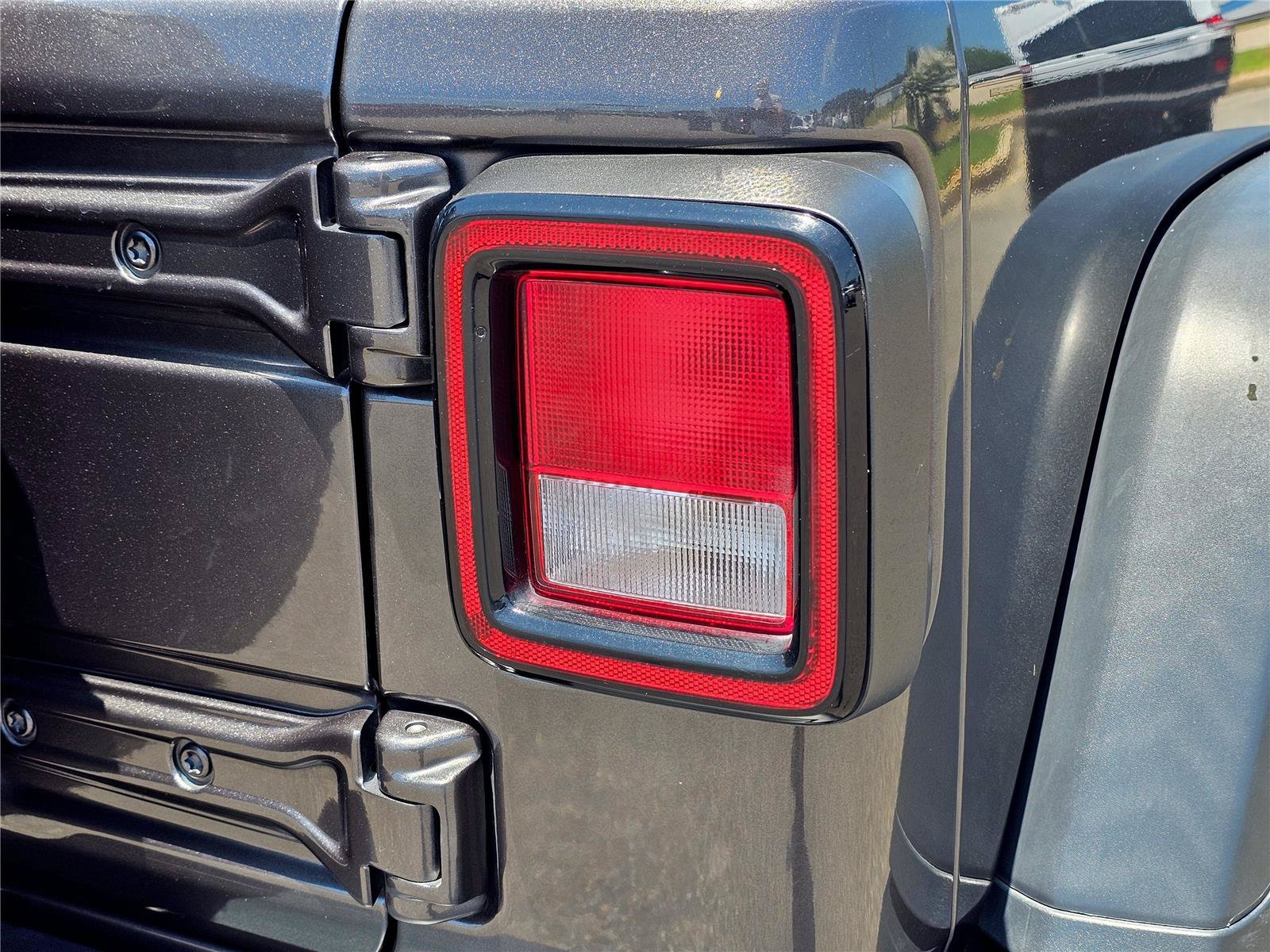 Used 2021 Granite Crystal Metallic Clearcoat Jeep Unlimited Rubicon image 11
