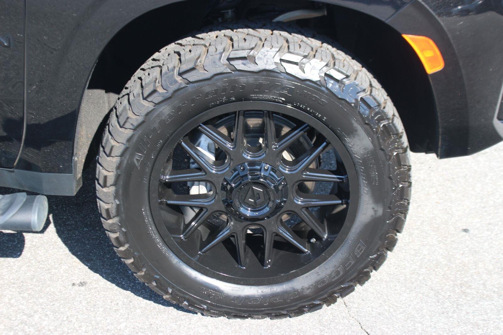 Used 2024 Black Chevrolet Z71 image 42