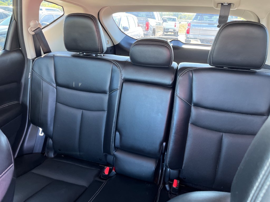 Used 2023 Silver Nissan SL image 13