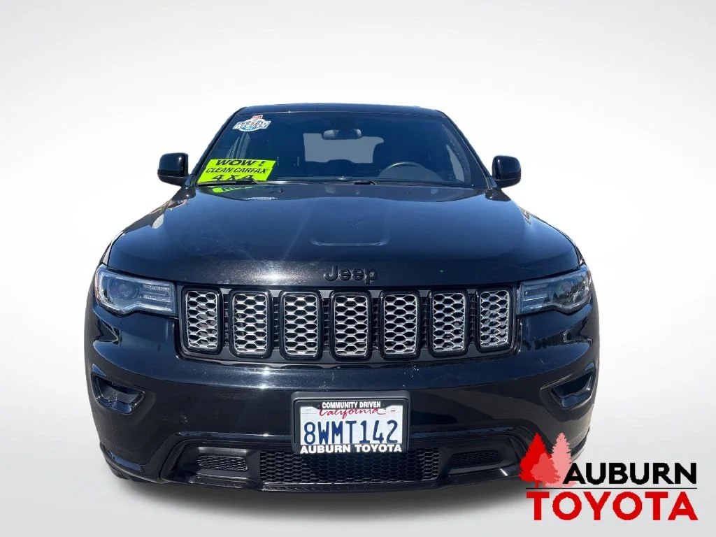 Used 2021 Diamond Black Crystal Pearlcoat Jeep Laredo X image 2